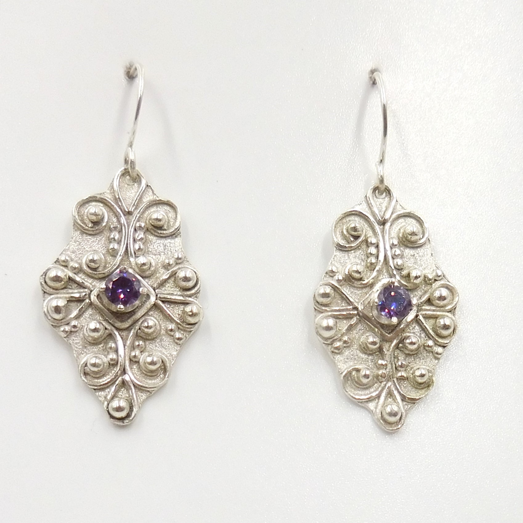 Click to view detail for DKC-2165 Earrings, Filigree, Amethyst, Sterling Silver $140